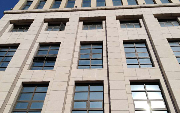 外墻清洗時(shí)如何進(jìn)行墻磚與陶瓷磚呢？