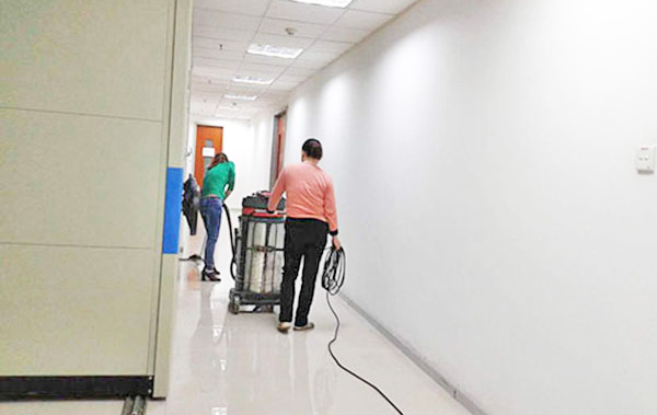 地毯清洗與保養(yǎng)小技巧